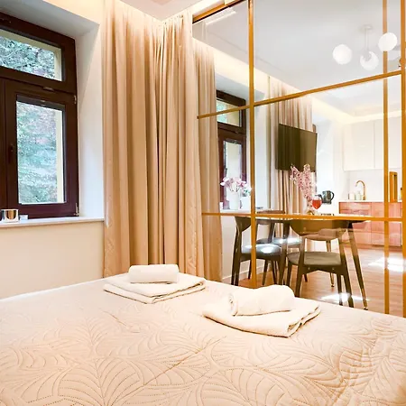 Secret Garden - Wonderful Centre - Ground Floor - Quiet Location Appartamento *