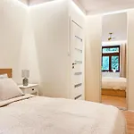 Secret Garden - Wonderful Centre - Ground Floor - Quiet Location *