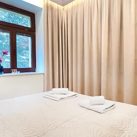 Secret Garden - Wonderful Centre - Ground Floor - Quiet Location *