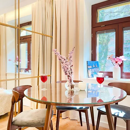Secret Garden - Wonderful Centre - Ground Floor - Quiet Location