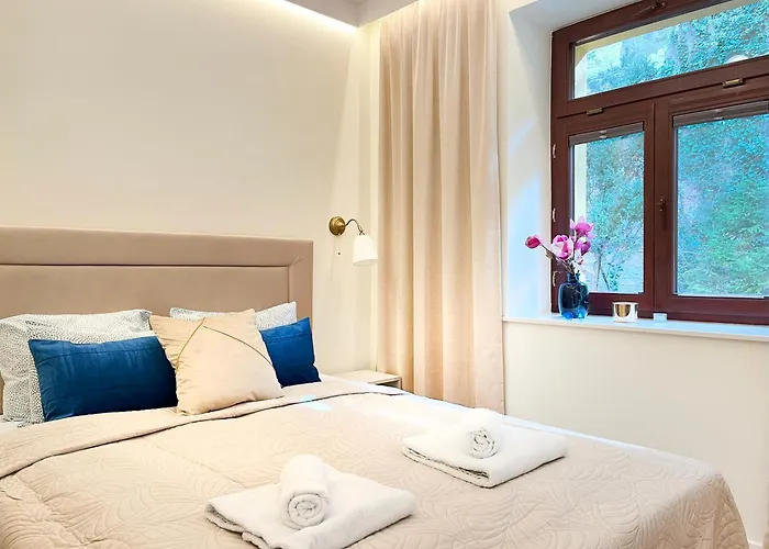 Secret Garden - Wonderful Centre - Ground Floor - Quiet Location Apartment