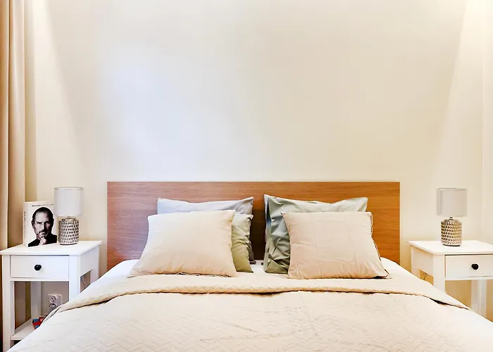 Secret Garden - Wonderful Centre - Ground Floor - Quiet Location Apartment