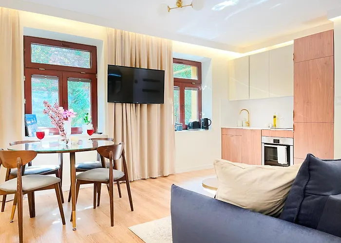 Secret Garden - Wonderful Centre - Ground Floor - Quiet Location Apartment