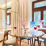 Secret Garden - Wonderful Centre - Ground Floor - Quiet Location